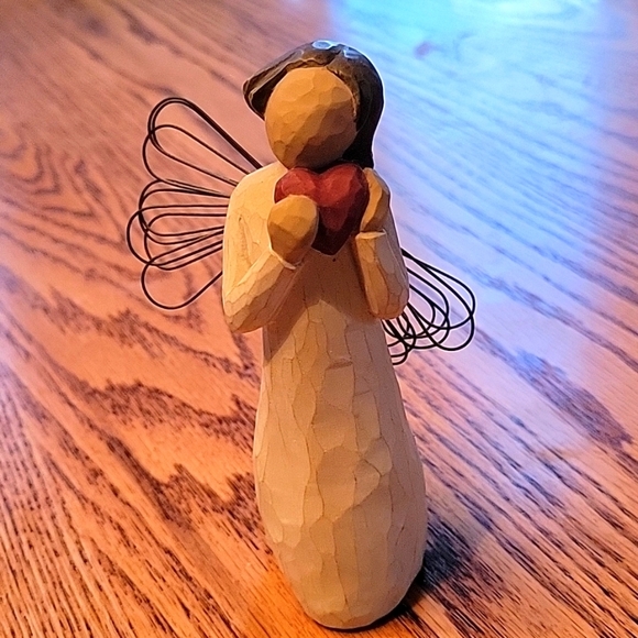 Willow Tree Angel of the Heart Figurine - Picture 1 of 3